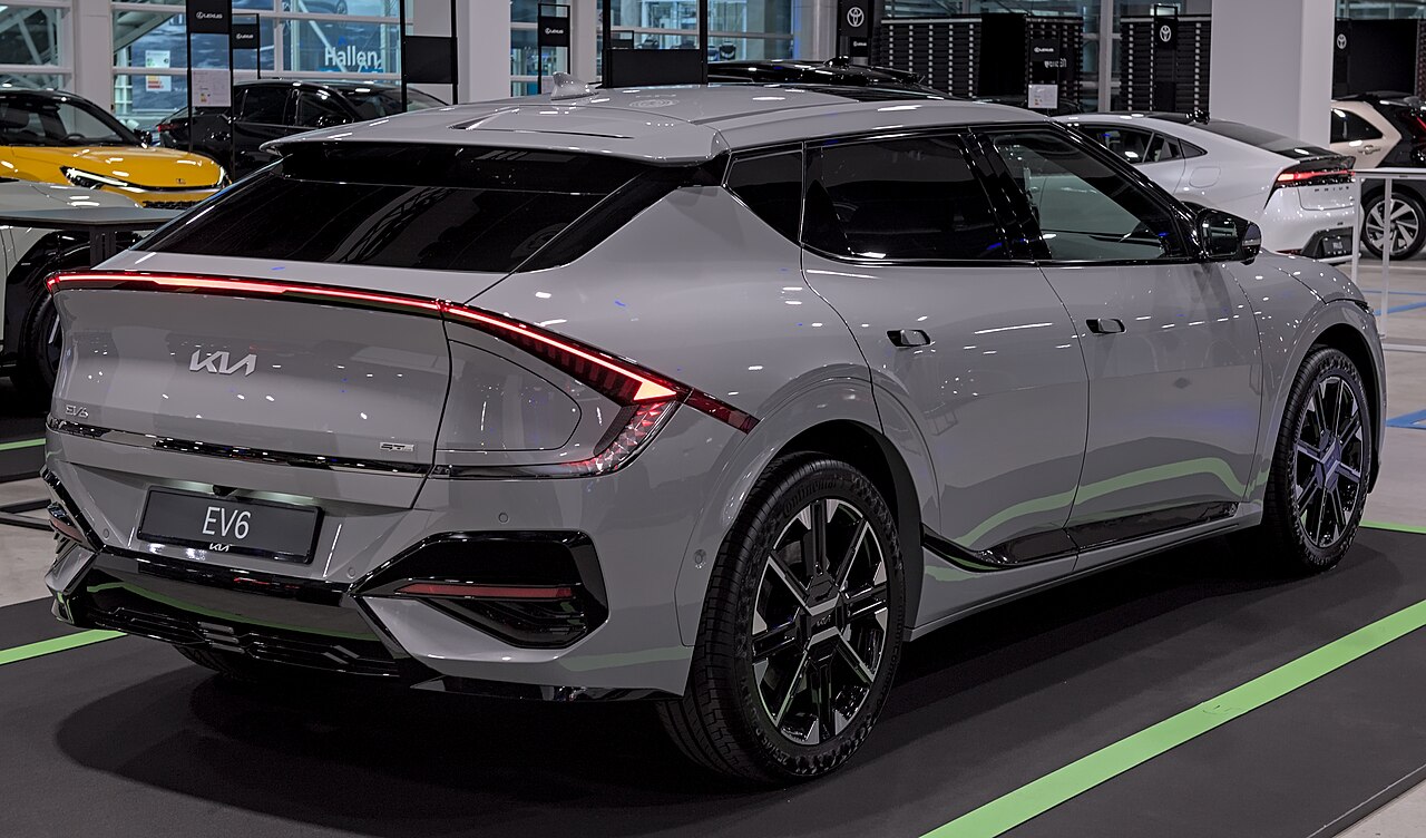 Heckansicht des überarbeiteten Kia EV6 GT-Line.